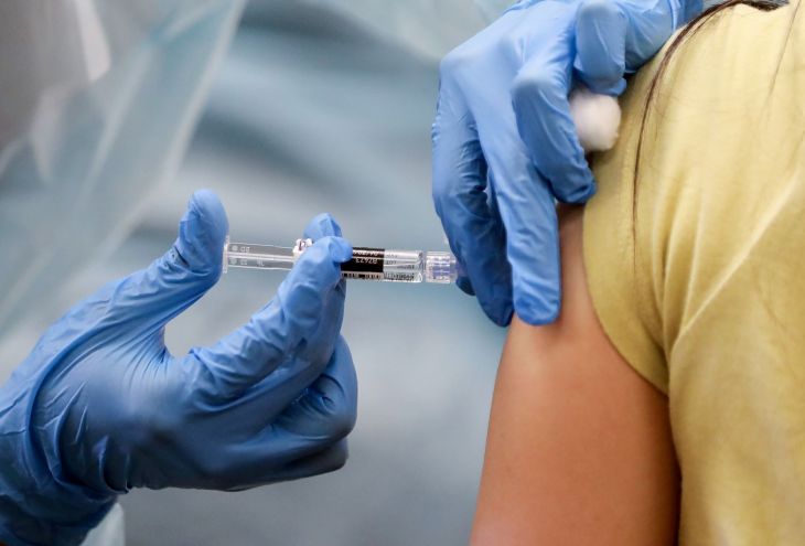  Vacunación contra el covid-19 en el Perú será en tres fases