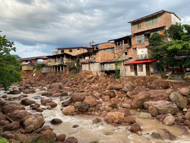  Ante emergencia por precipitaciones pluviales maquinaria pesada interviene en Pongo de Caynarachi