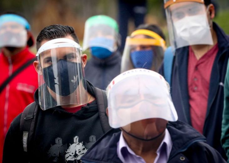  Desde hoy el uso de mascarilla y protector facial será de carácter obligatorio dentro de centros comerciales, supermercados, tiendas y hospitales