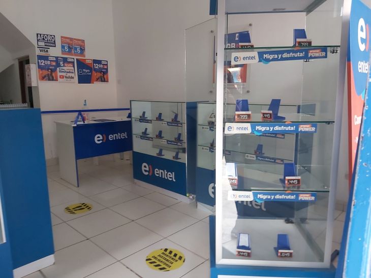  Moyobamba: Delincuentes saquearon casi por completo una tienda dedicada a la venta de equipos celulares