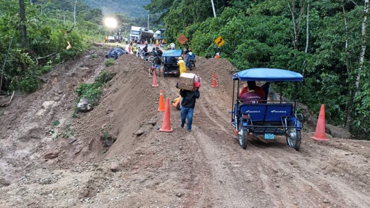  Durante doce horas estará cerrado hoy el tránsito vehicular en la carretera Tarapoto – Yurimaguas por instalación de alcantarillado de mayor dimensión en el km. 30