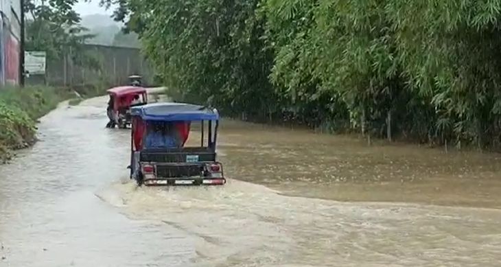  Bello Horizonte: Conductores de vehículos ponen en riesgo a sus pasajeros al cruzar badén inundado