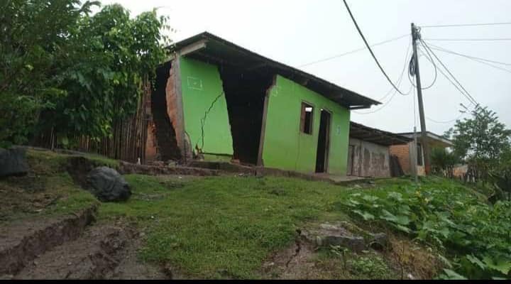  Damnificados de San Miguel del Río Mayo, no reciben ayuda de las autoridades