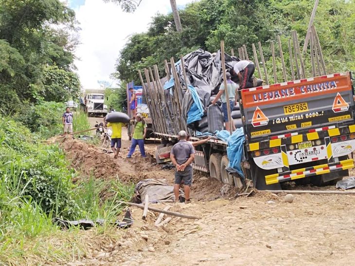  Mal estado de la carretera entre Picota y el valle de Bombonajillo, genera interrupción del tránsito