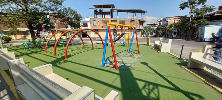  Parque infantil de La Urbanización Los Jardines de Tarapoto están averiados
